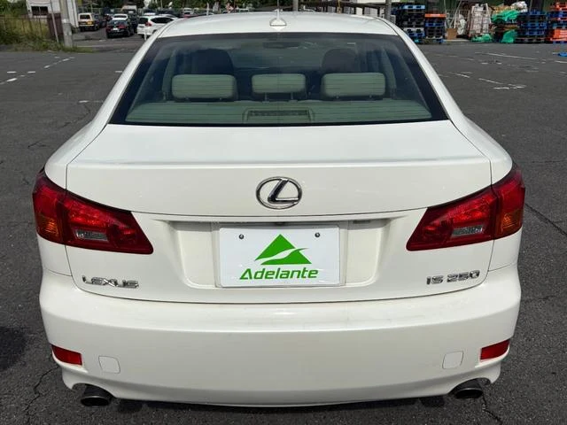 Lexus IS 43