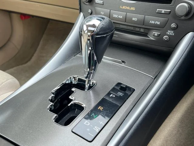 Lexus IS 9