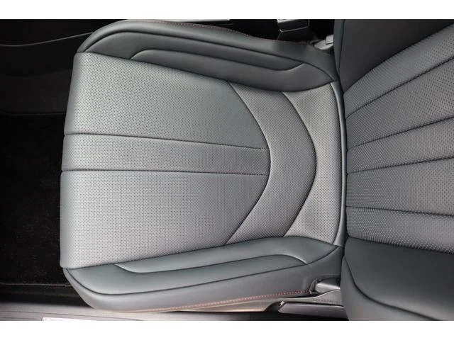 Lexus LBX 44