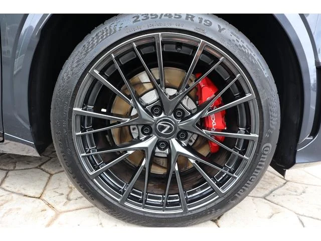Lexus LBX 33