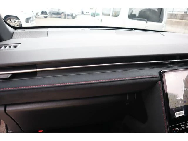 Lexus LBX 64
