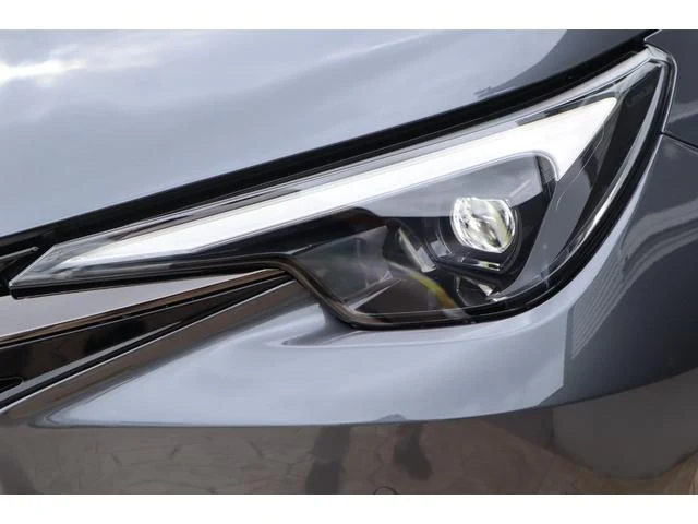 Lexus LBX 16