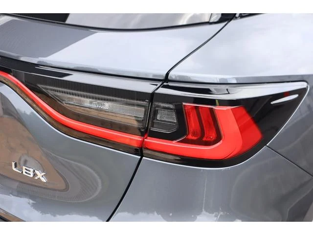 Lexus LBX 68
