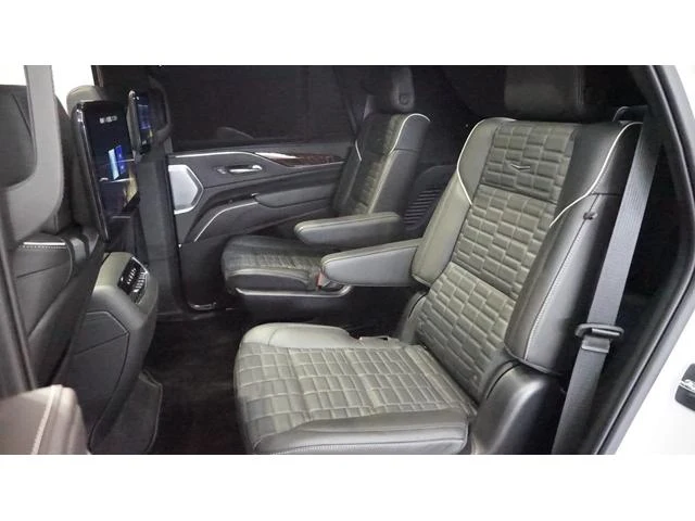 Cadillac ESCALADE 23