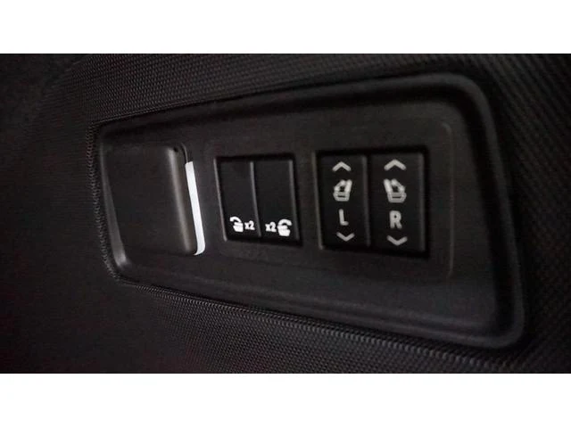 Cadillac ESCALADE 38