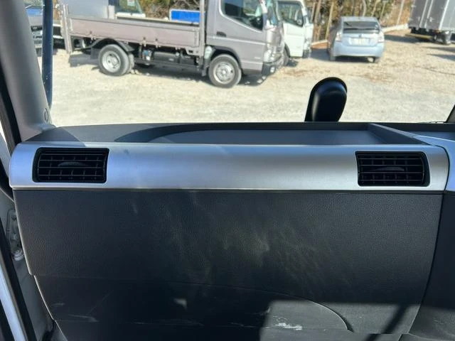 Mitsubishi Fuso FIGHTER 32