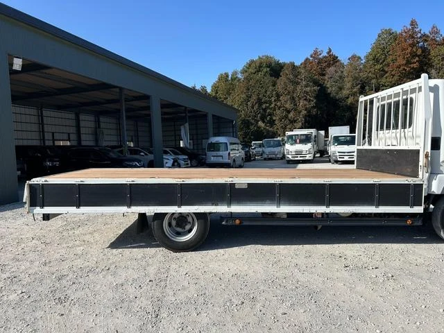 Mitsubishi Fuso FIGHTER 76