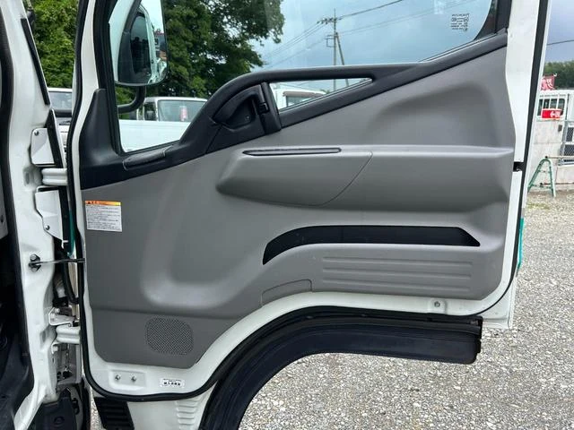 Mitsubishi Fuso CANTER 9