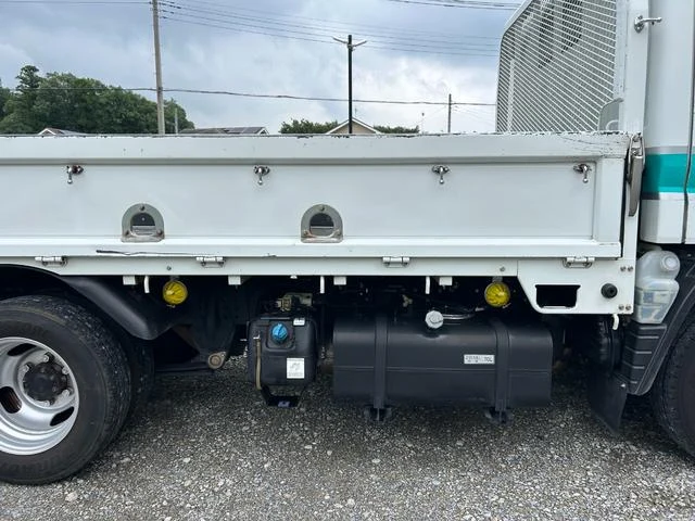 Mitsubishi Fuso CANTER 76