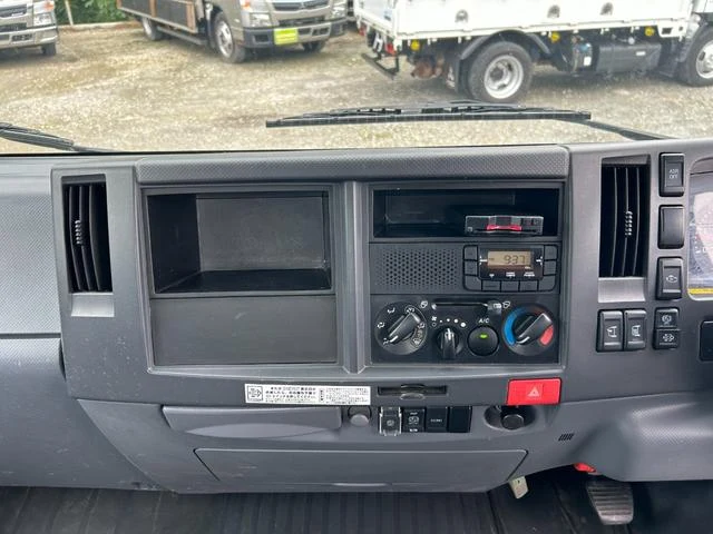 Isuzu ELF 15