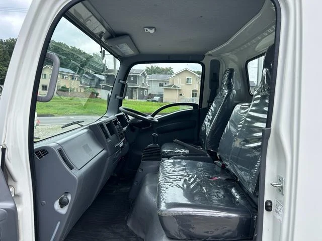 Isuzu ELF 28