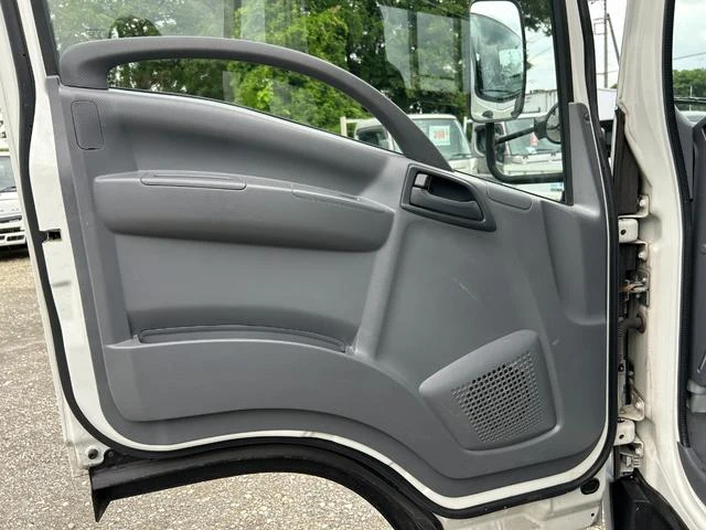 Isuzu ELF 26