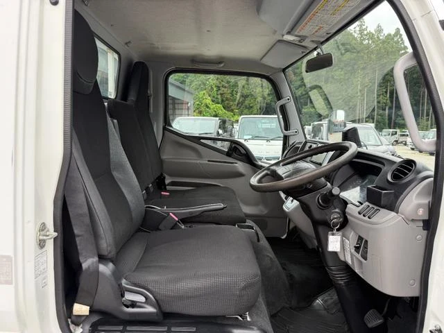 Mitsubishi Fuso CANTER 12