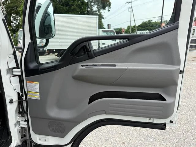 Mitsubishi Fuso CANTER 9