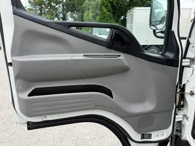 Mitsubishi Fuso CANTER 28