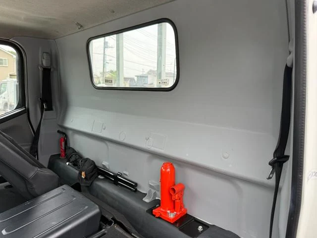 Mitsubishi Fuso CANTER 38