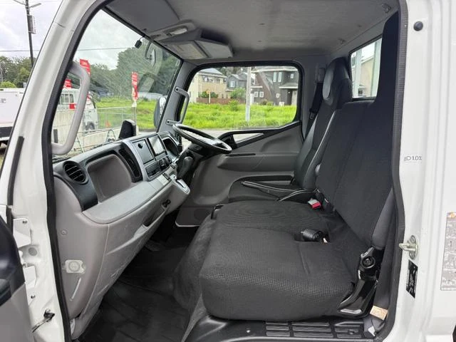 Mitsubishi Fuso CANTER 33