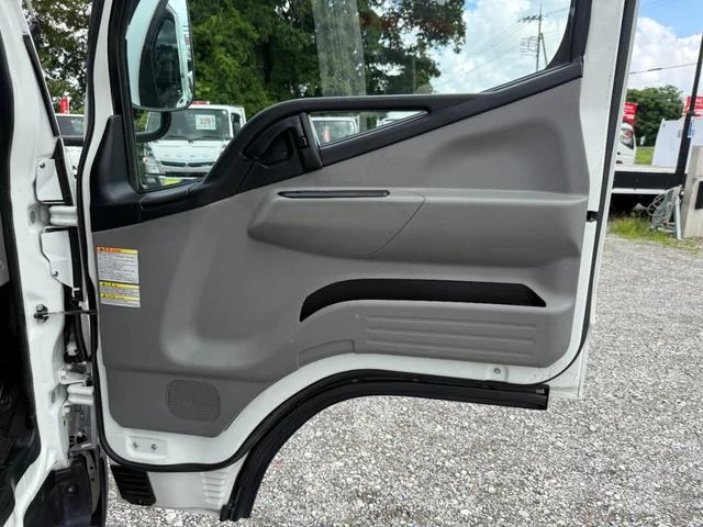 Mitsubishi Fuso CANTER 9