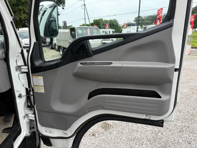 Mitsubishi Fuso CANTER 9