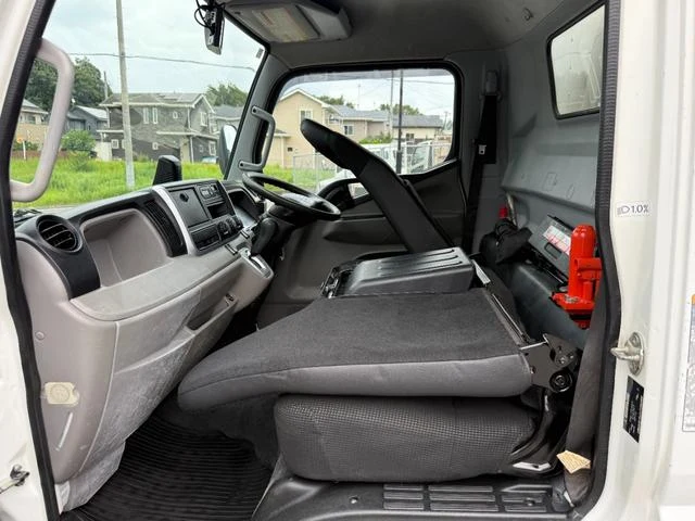Mitsubishi Fuso CANTER 37
