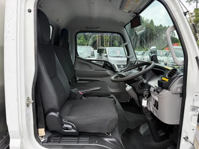 Mitsubishi Fuso CANTER 12