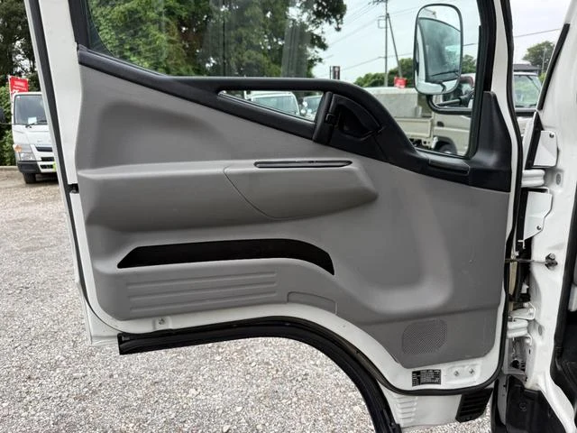 Mitsubishi Fuso CANTER 29