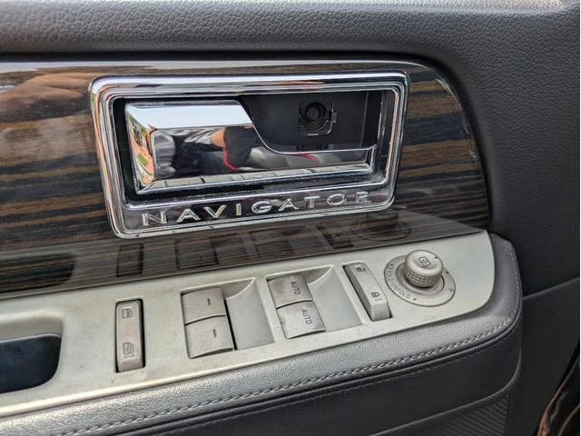 Lincoln NAVIGATOR 29