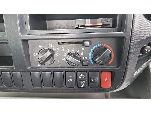 Hino DUTRO 4