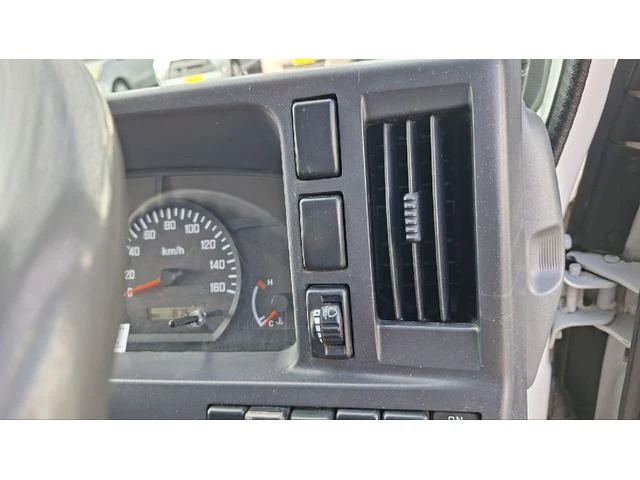 Isuzu ELF 9