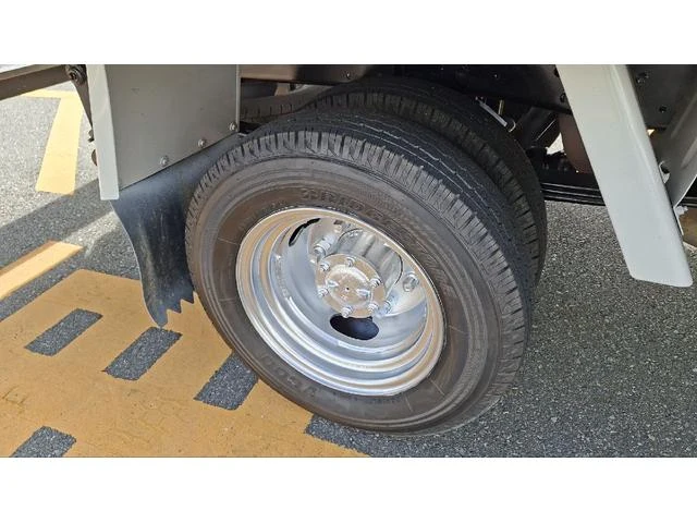 Isuzu ELF 21