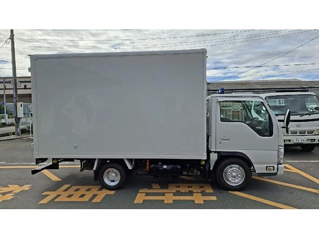 Isuzu ELF 14