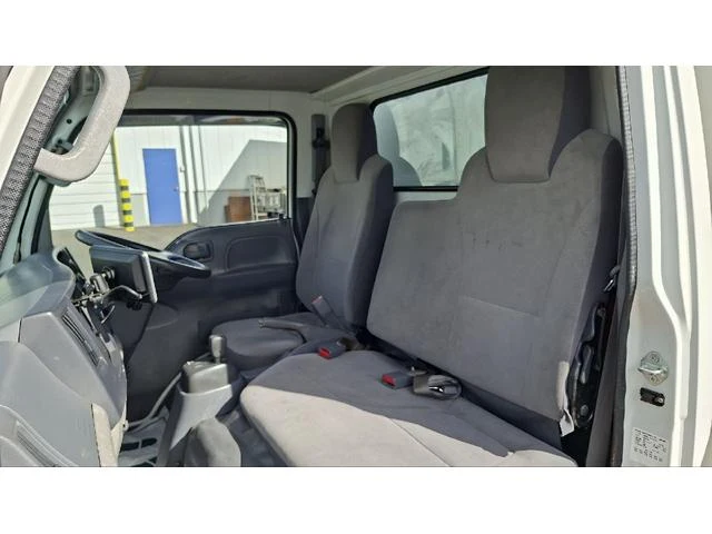 Isuzu ELF 28
