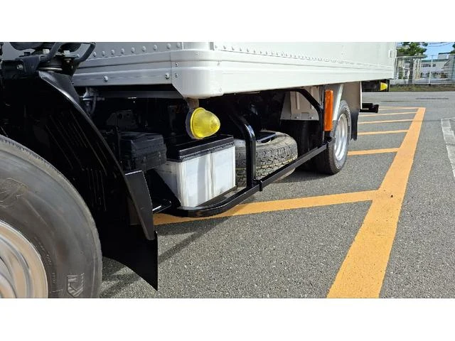 Isuzu ELF 57