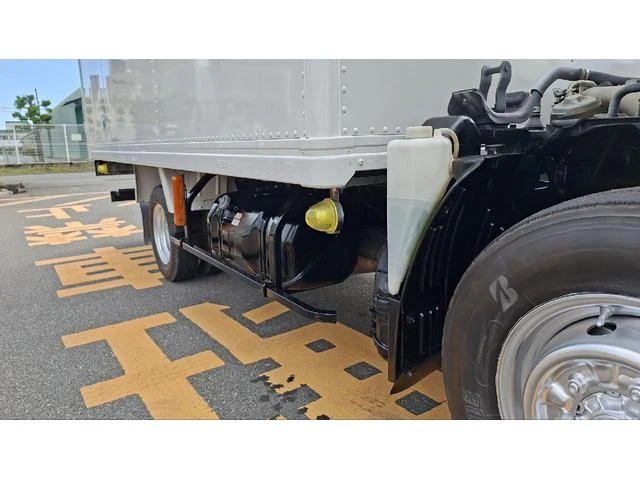 Isuzu ELF 42