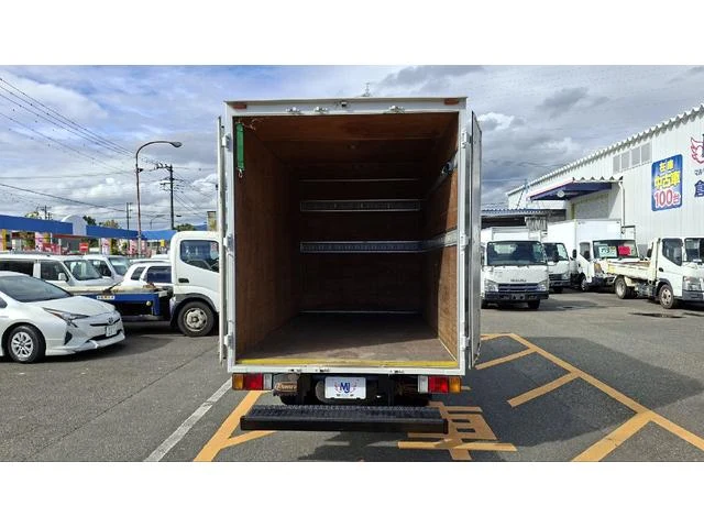Isuzu ELF 18