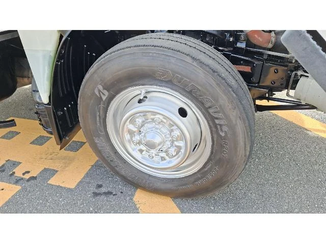 Isuzu ELF 59
