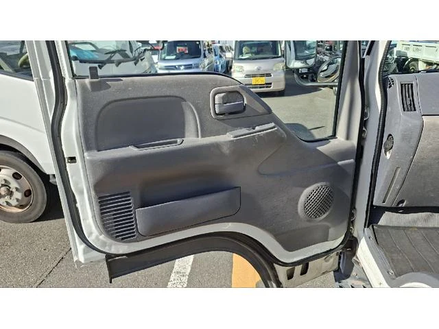 Isuzu ELF 25