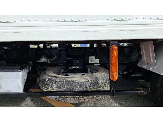 Isuzu ELF 52