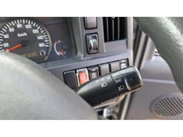 Isuzu ELF 27