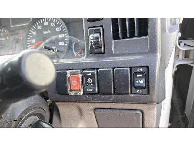 Isuzu ELF 8