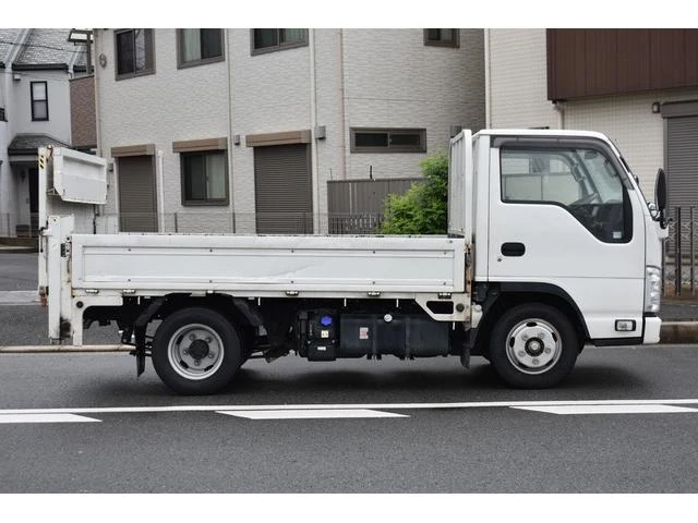 Isuzu ELF 28