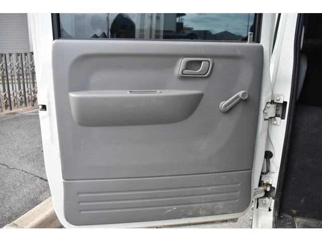 Mitsubishi Fuso CANTER 12