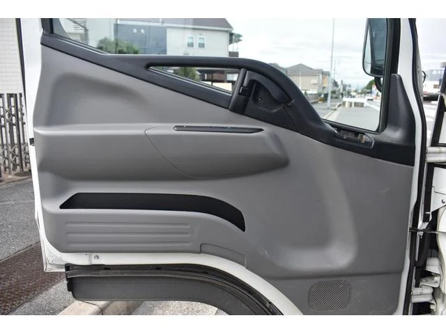 Mitsubishi Fuso CANTER 7