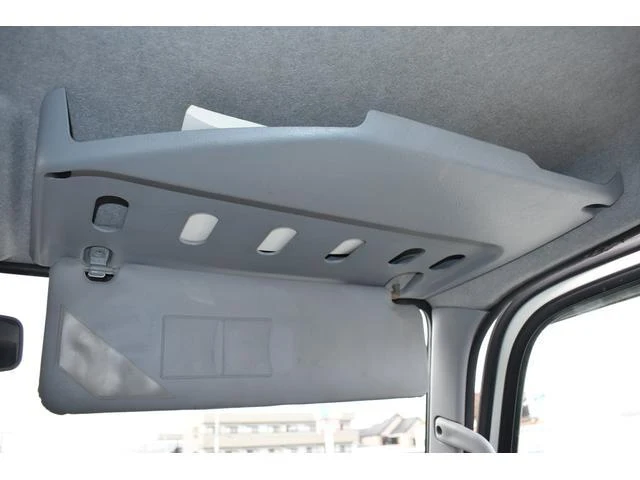 Mitsubishi Fuso CANTER 27