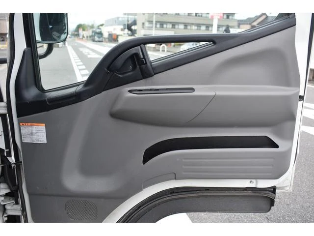 Mitsubishi Fuso CANTER 5