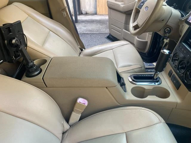 Ford EXPLORER 43