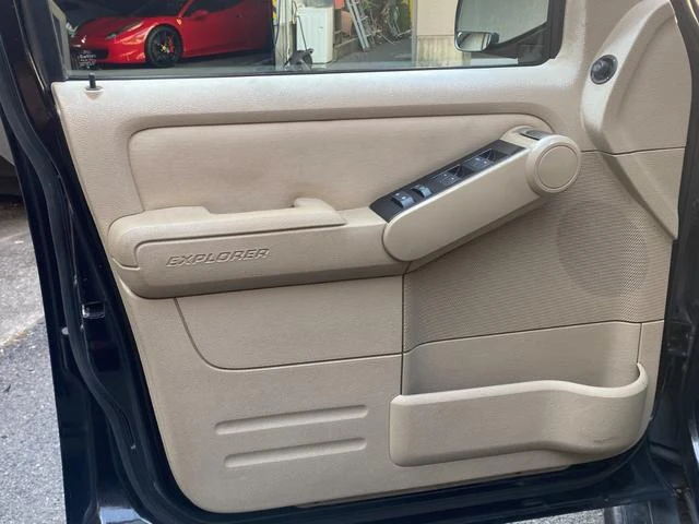 Ford EXPLORER 28