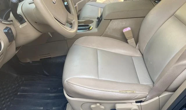 Ford EXPLORER 32