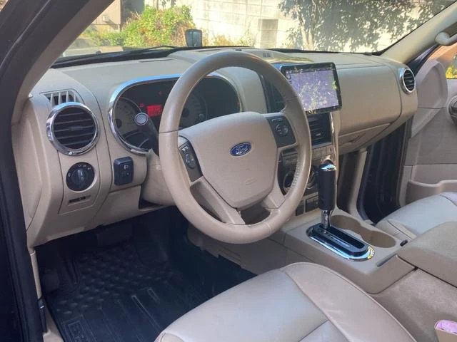 Ford EXPLORER 30