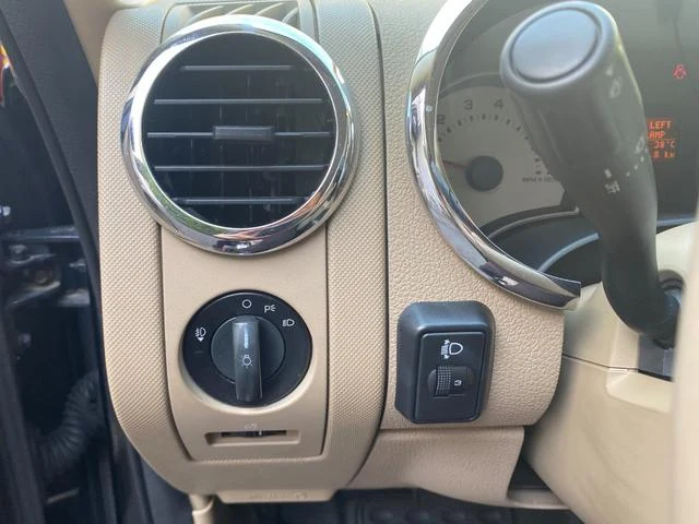 Ford EXPLORER 27